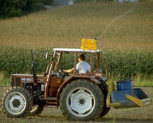 Spritze auf dem Traktor Spritze auf dem Traktor